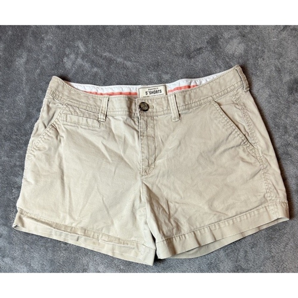 Old Navy favorite khaki 5 inch perfect shorts woman's size 6 flat front Preppy